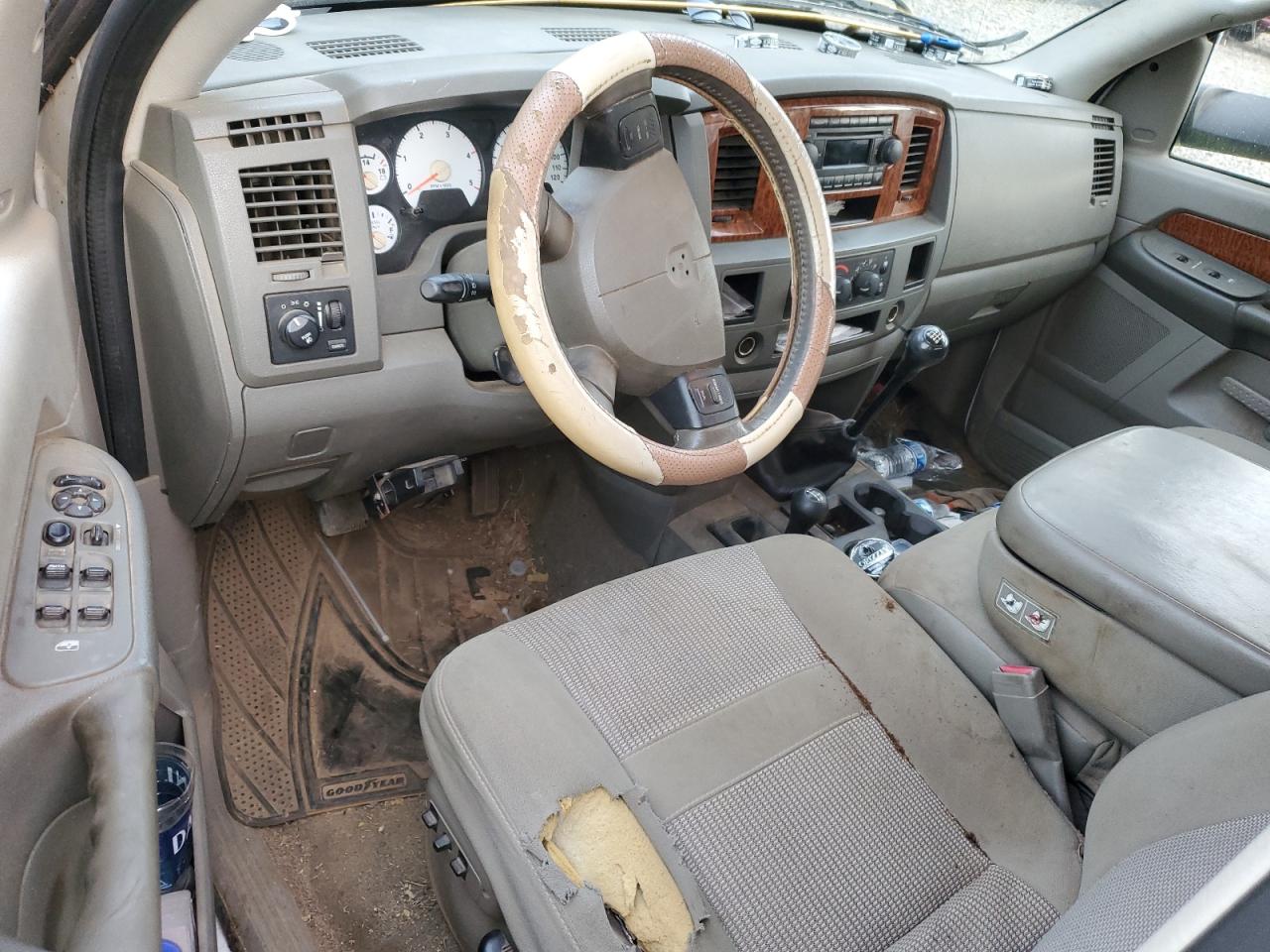 2006 Dodge RAM - Image 8