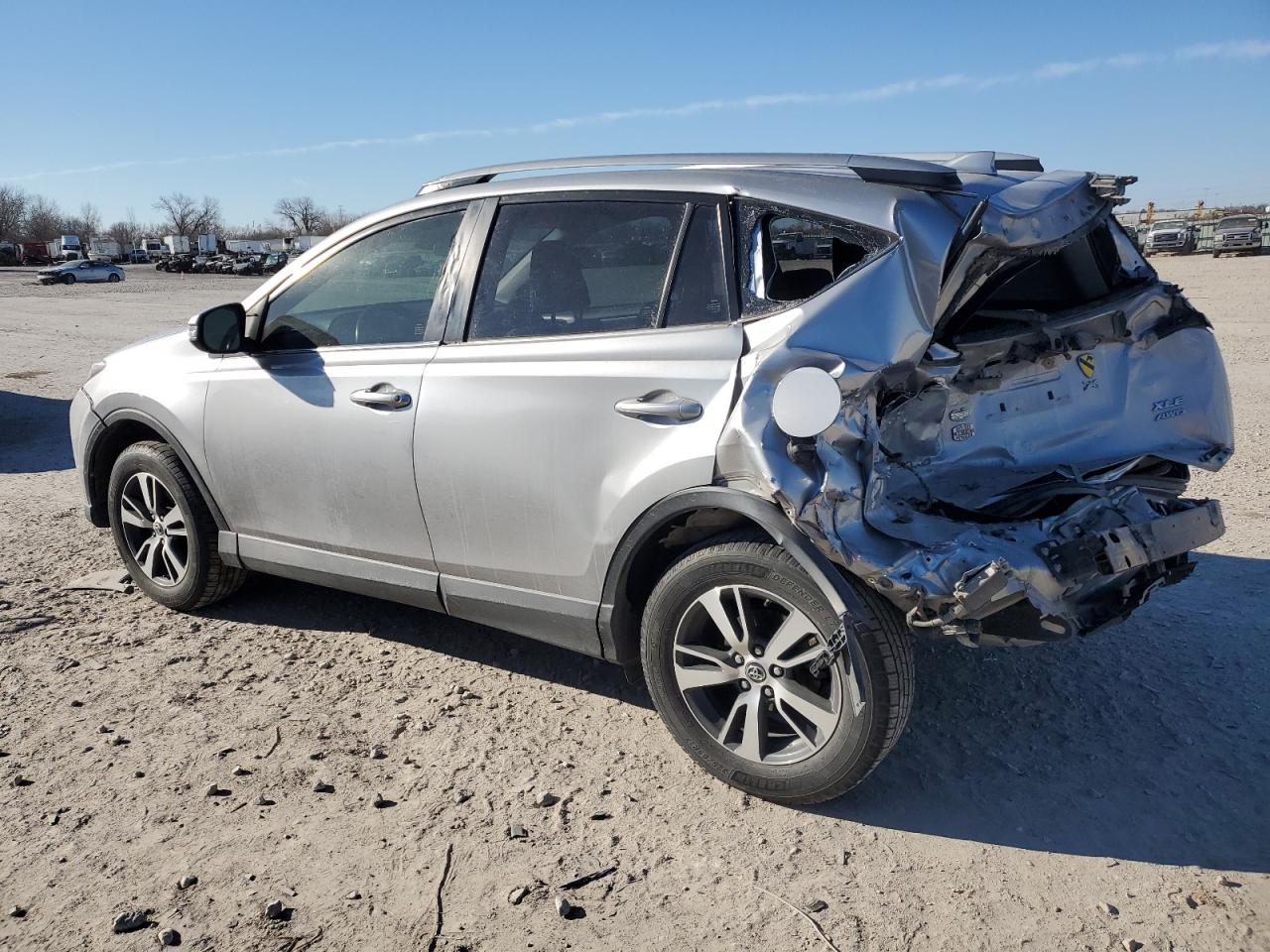 VIN JTMRFREV4JJ211308 2018 TOYOTA RAV4 no.2