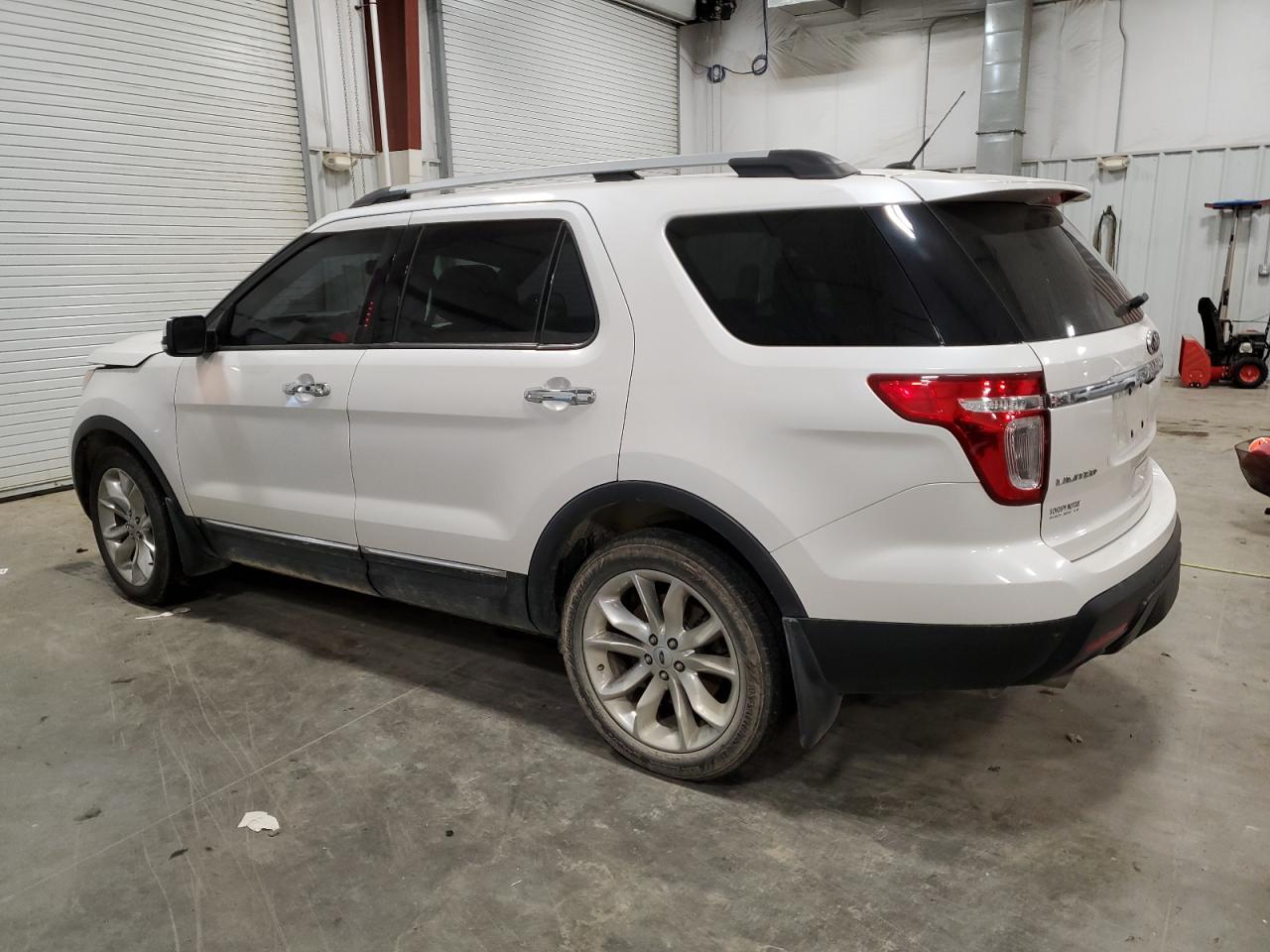 2015 Ford Explorer - Image 2