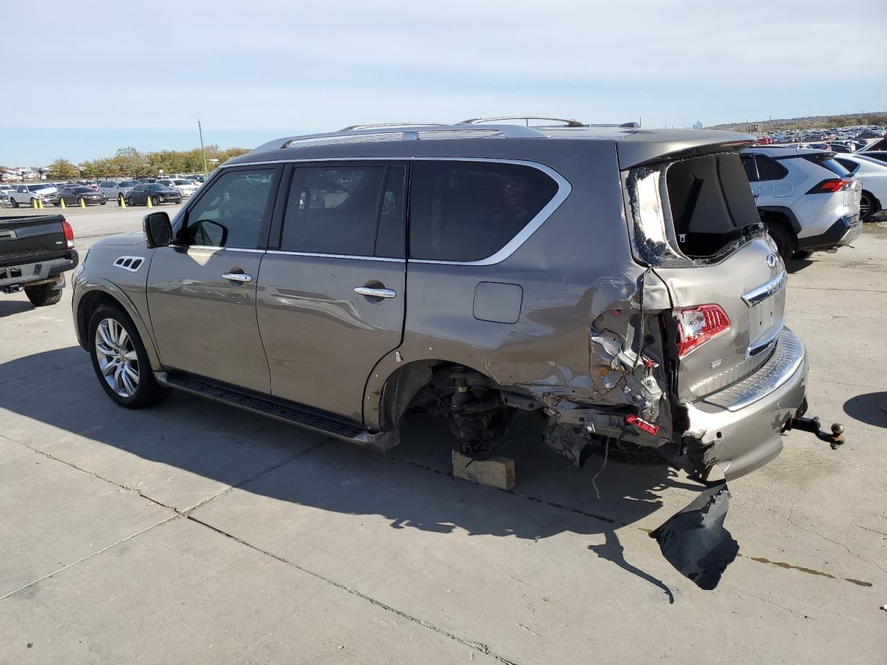 2014 Infiniti QX80 - Image 2