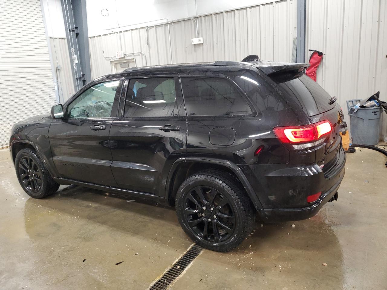 2019 Jeep Grand Cherokee - Image 2