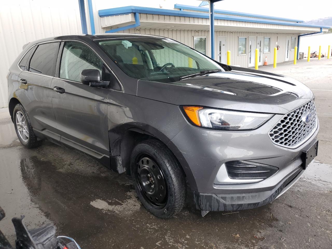 2023 Ford Edge - Image 4
