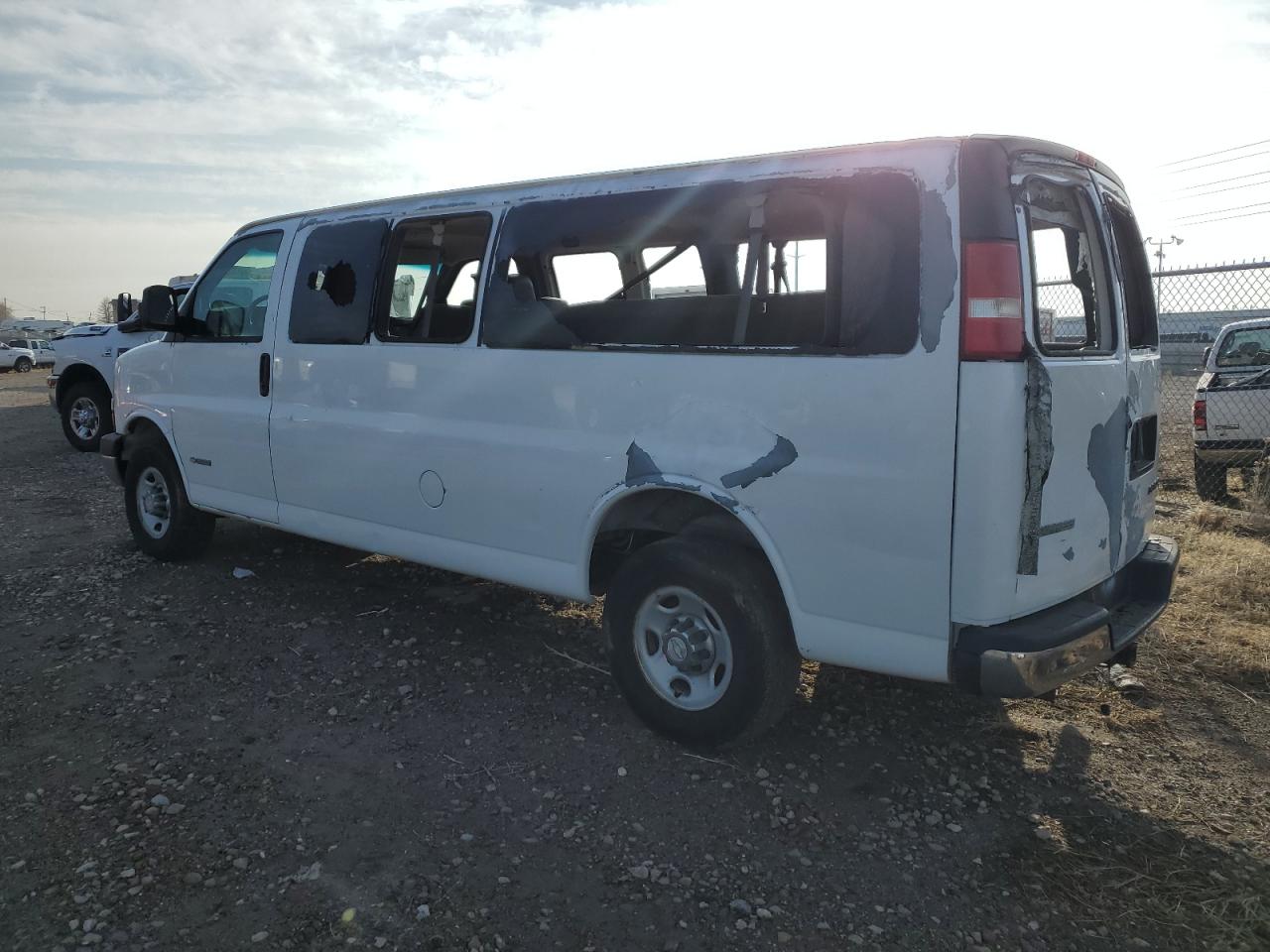 2006 Chevrolet Express - Image 2