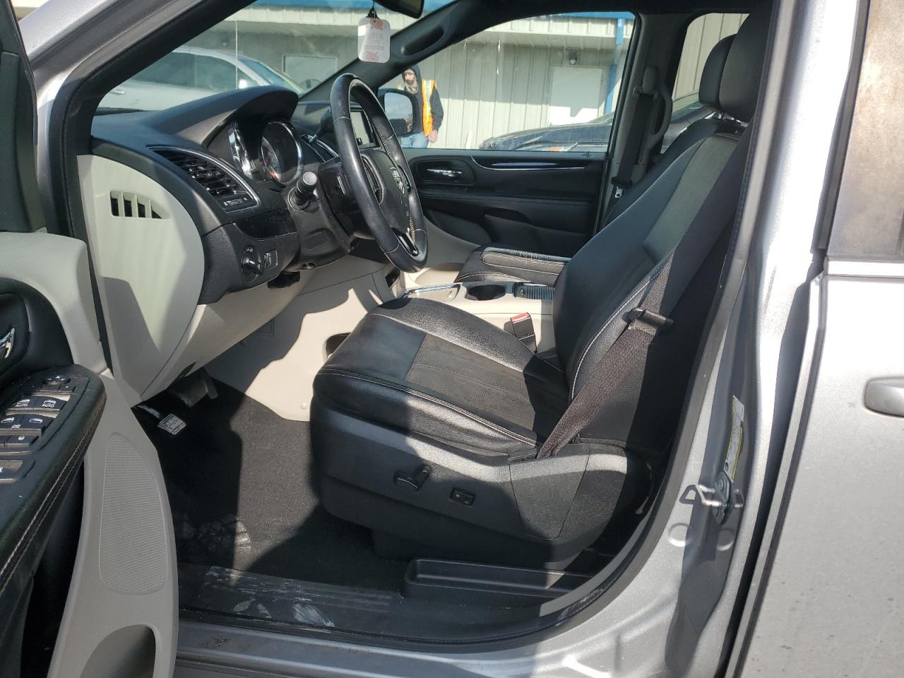 2019 Dodge Caravan - Image 7