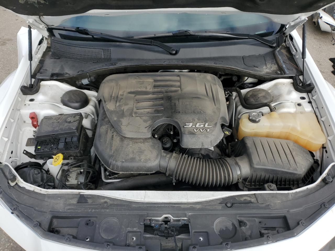 2021 Chrysler 300 - Image 11