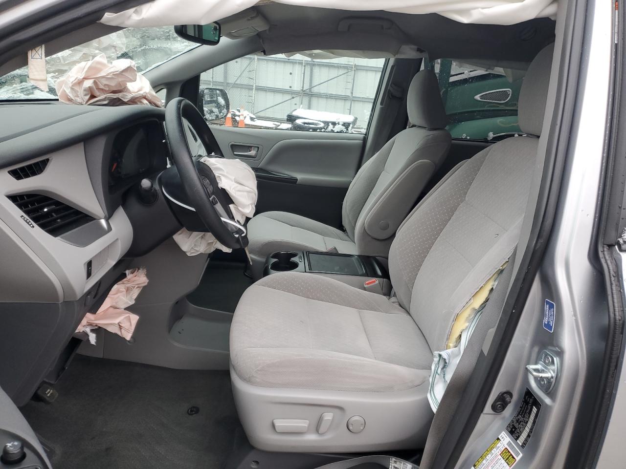 2017 Toyota Sienna - Image 7