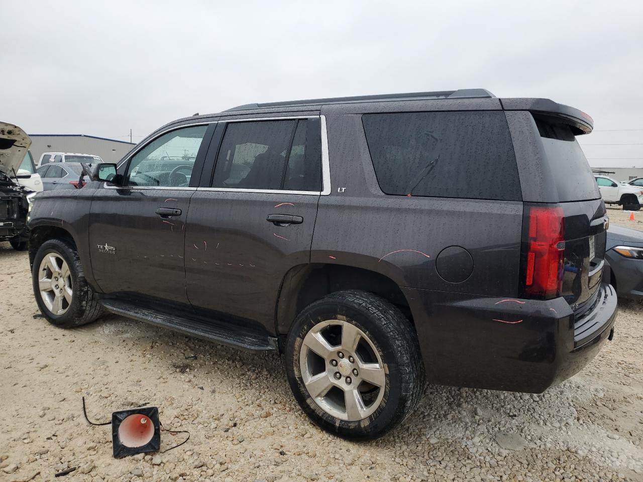 VIN 1GNSCBKC2FR634778 2015 CHEVROLET TAHOE no.2