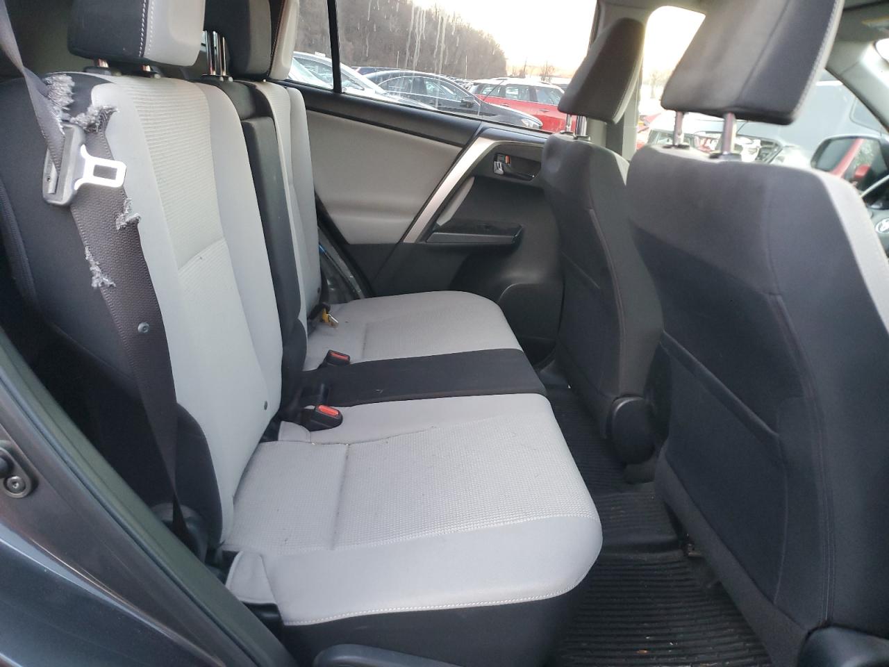 2018 Toyota RAV 4 - Image 11