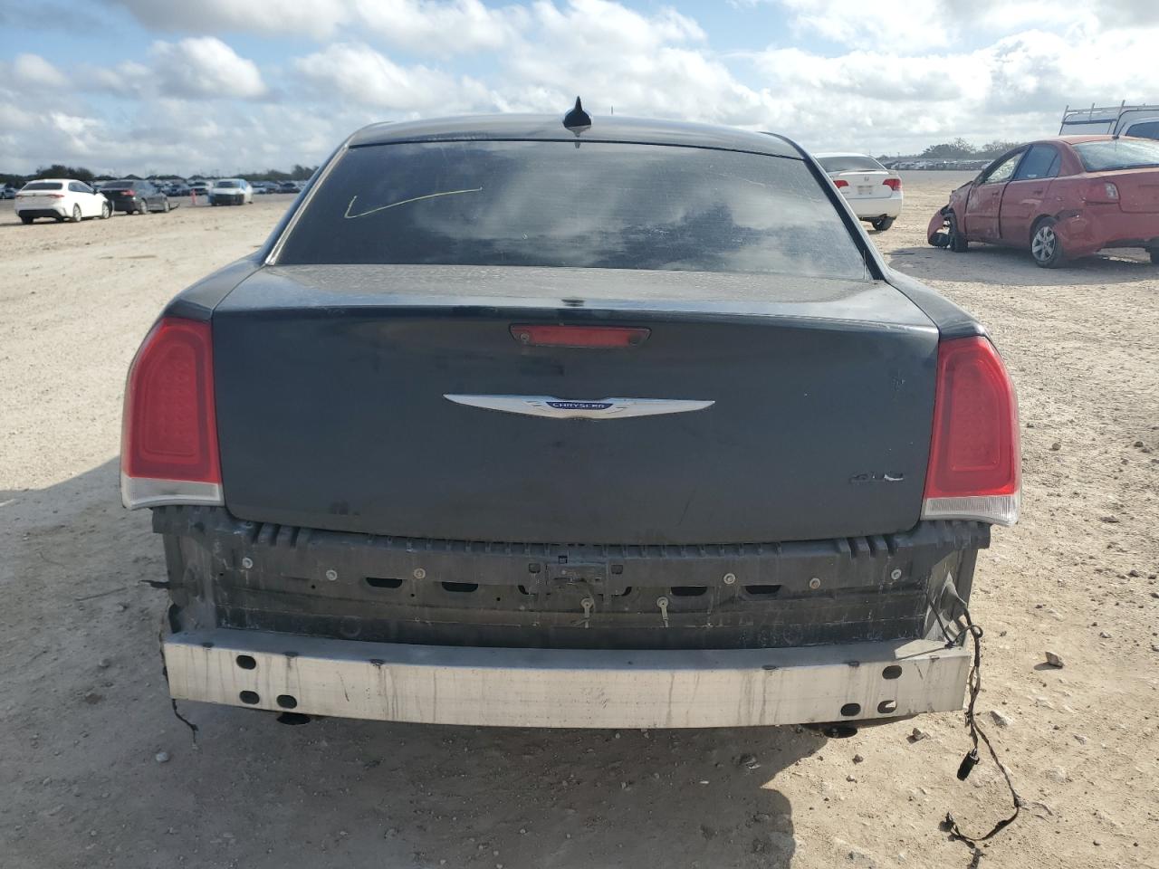 2018 Chrysler 300 - Image 6