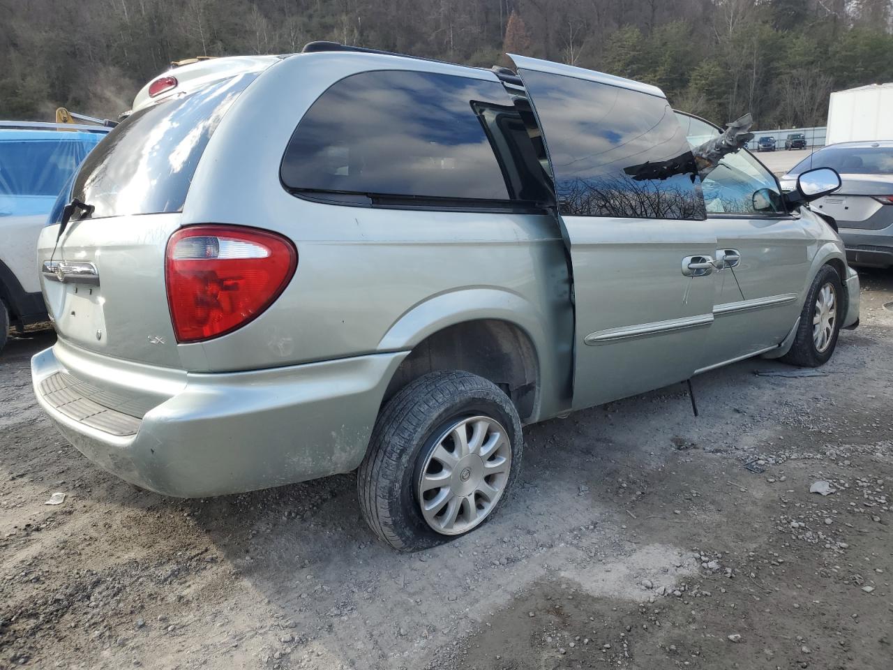 2003 Chrysler Town & Country - Image 3