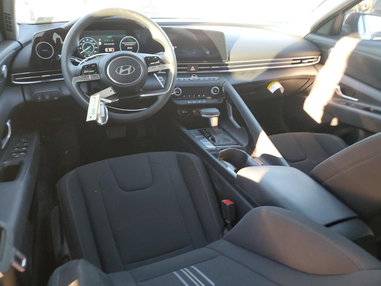 2024 Hyundai Elantra - Image 8