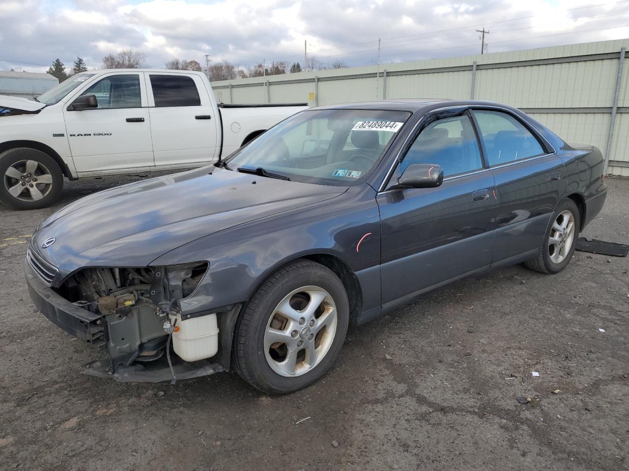 2000 Lexus ES - Image 1