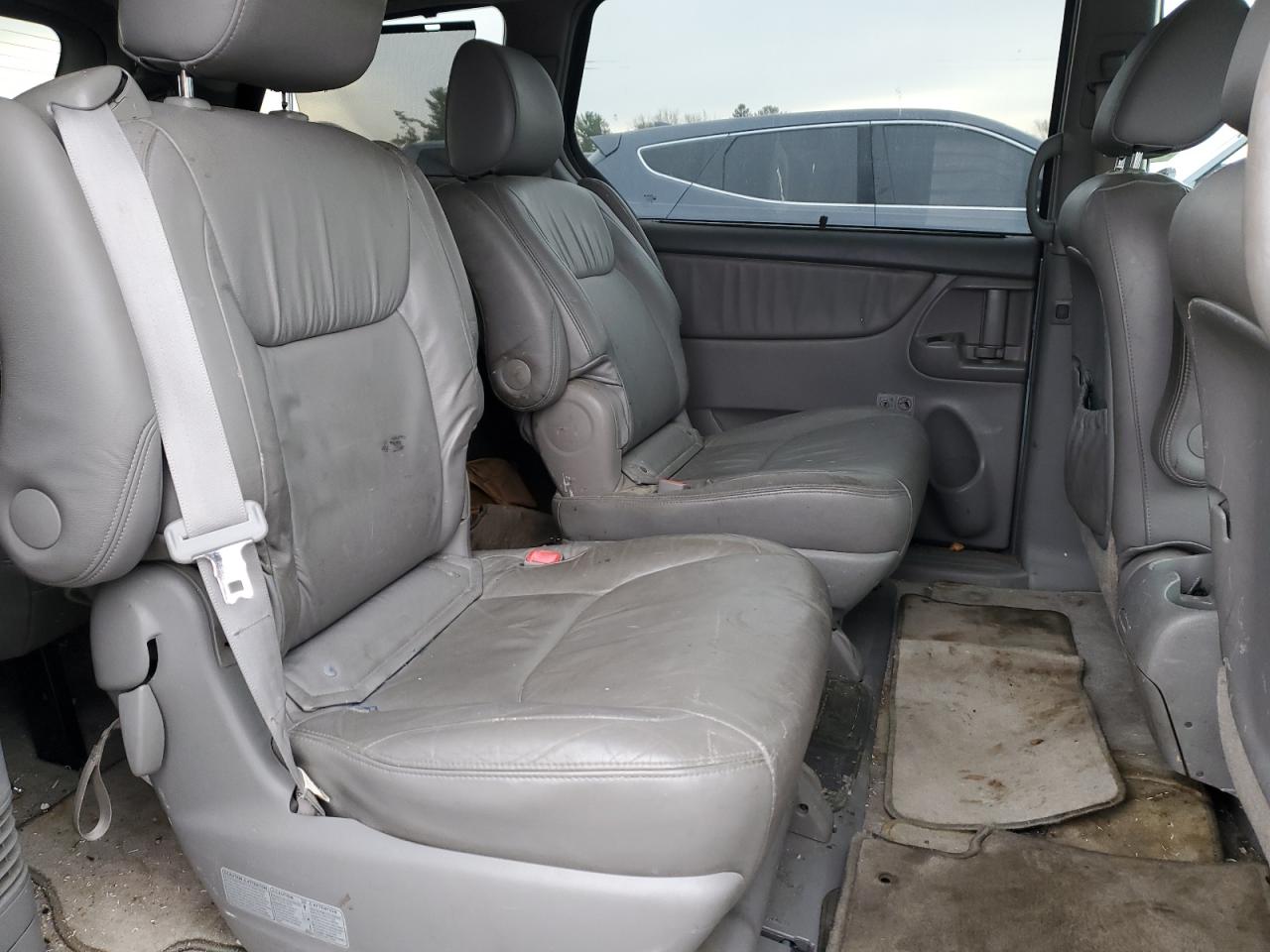 2009 Toyota Sienna - Image 11