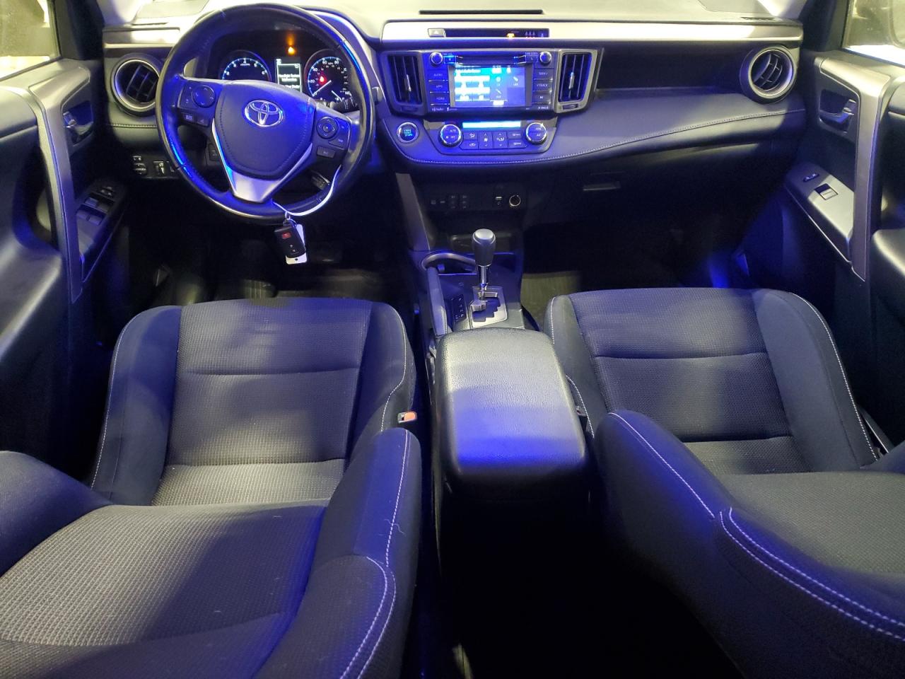 2018 Toyota RAV 4 - Image 8