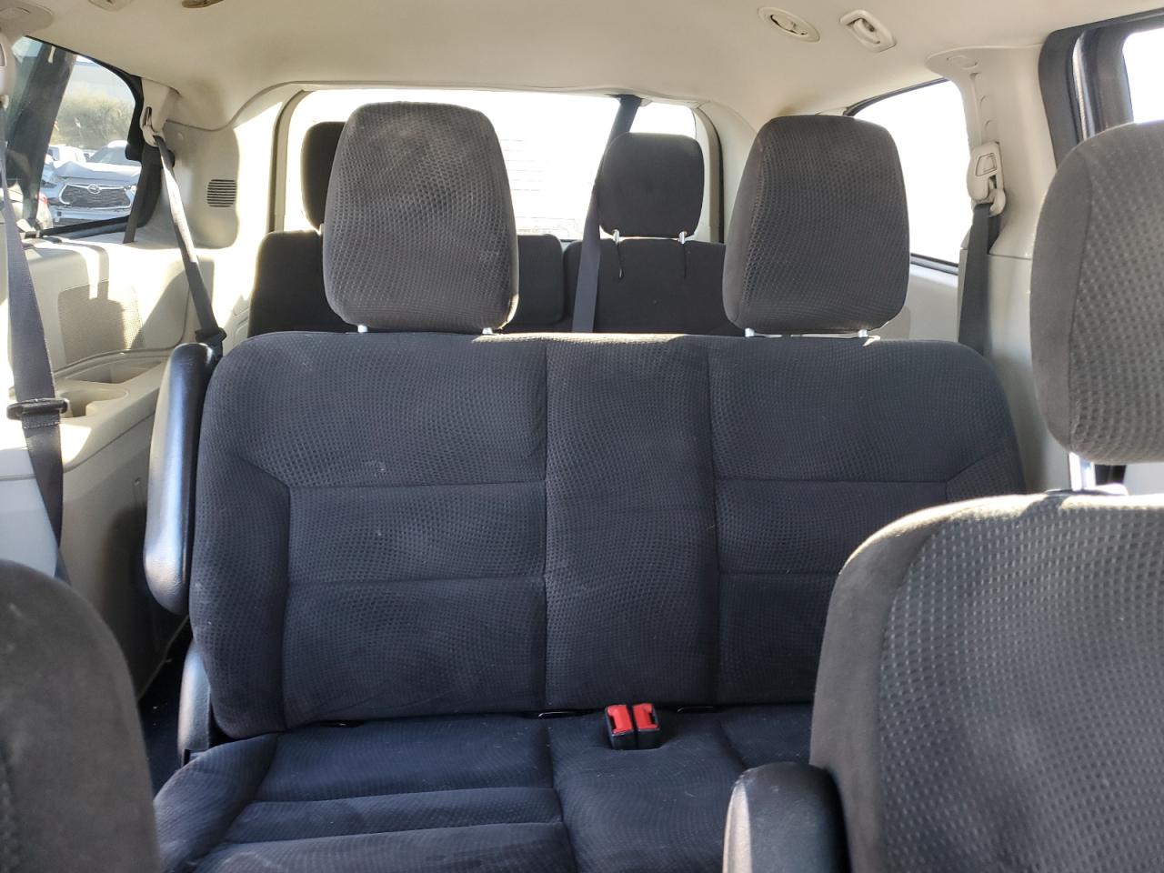 2017 Dodge Caravan - Image 10