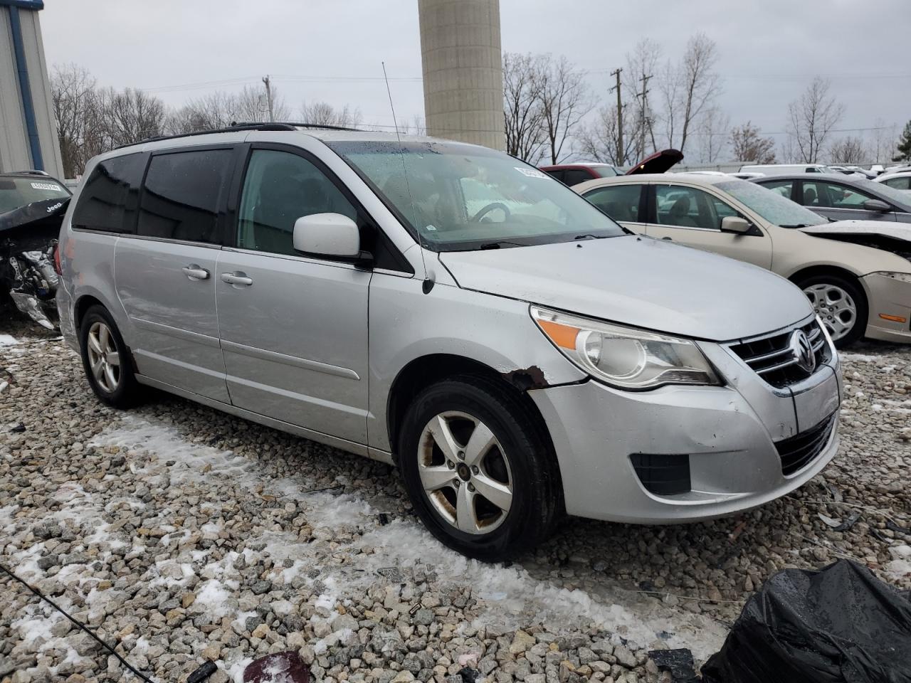 2009 Volkswagen Routan - Image 4