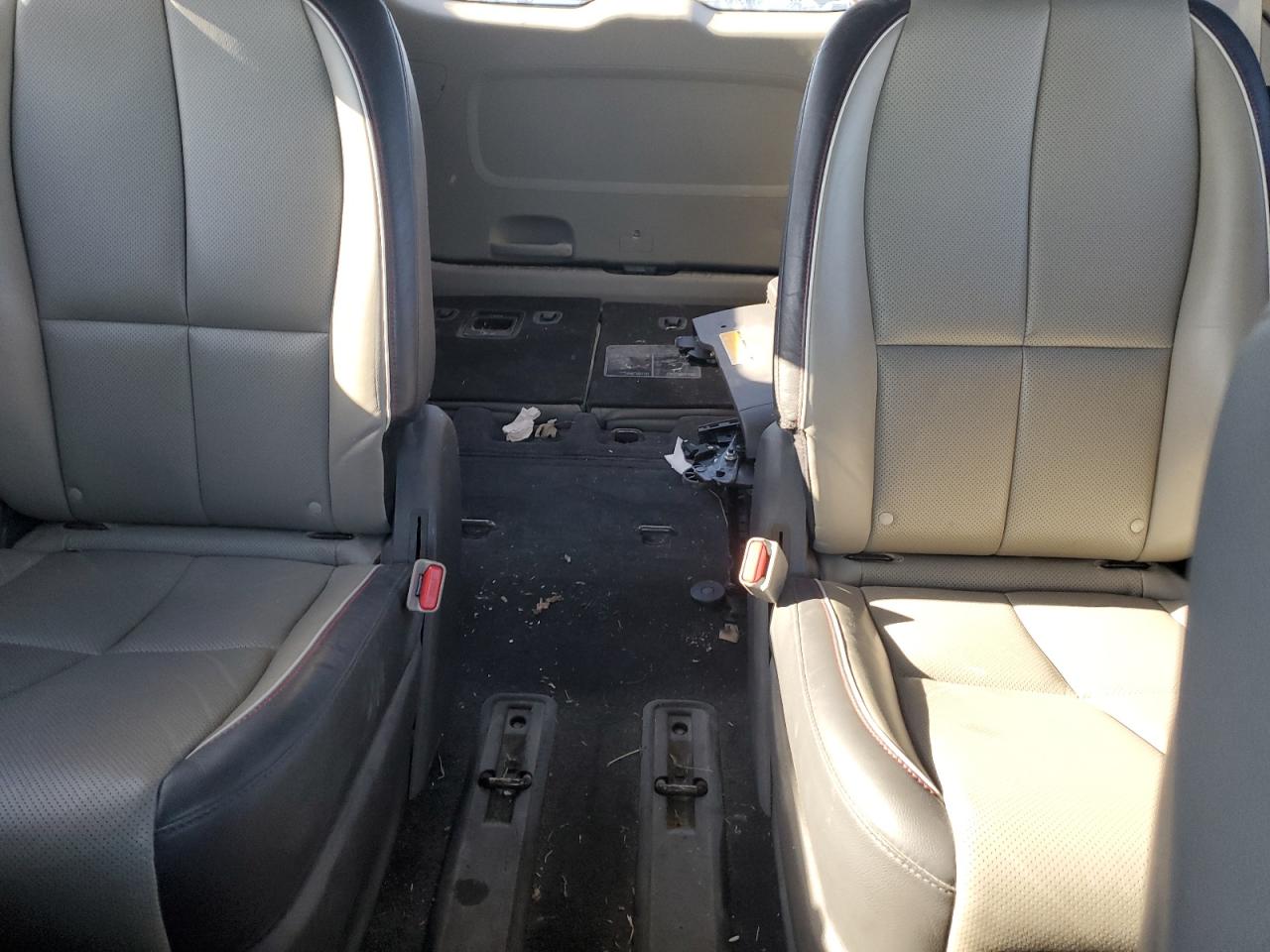2017 Kia Sedona - Image 10