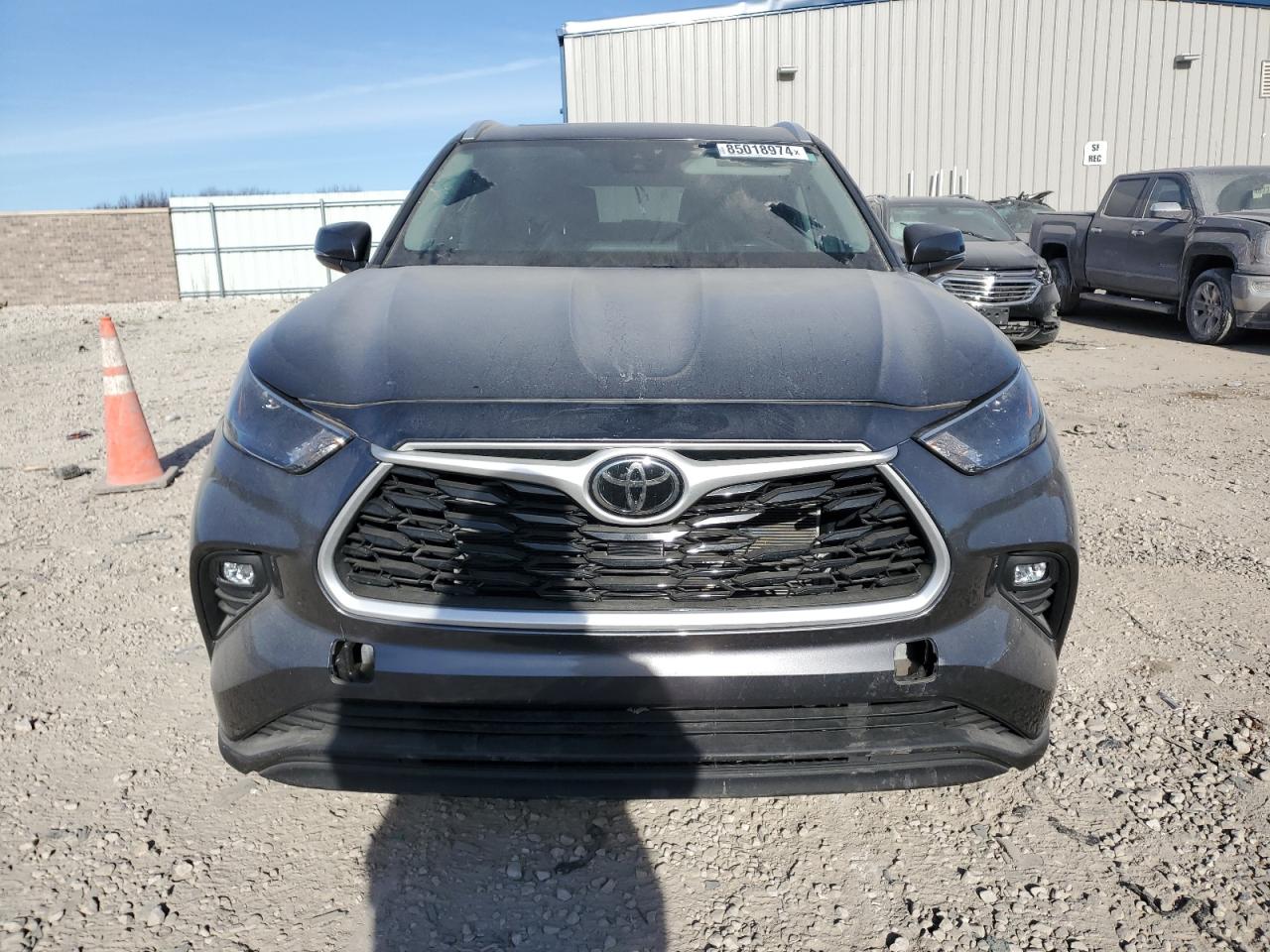 2022 Toyota Highlander - Image 5