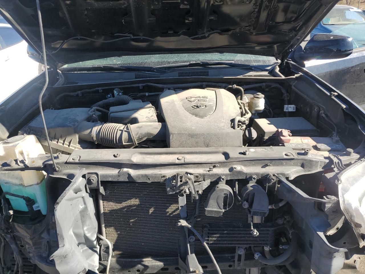 2019 Toyota Tacoma - Image 11