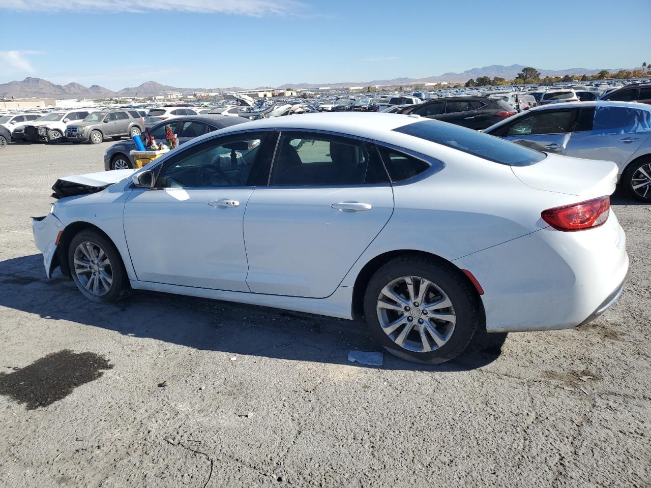 VIN 1C3CCCAB2FN666928 2015 CHRYSLER 200 no.2