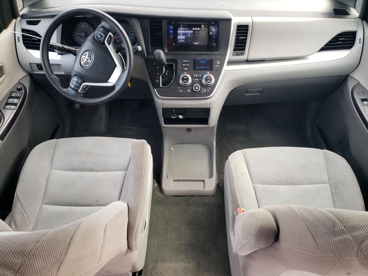 2016 Toyota Sienna - Image 8