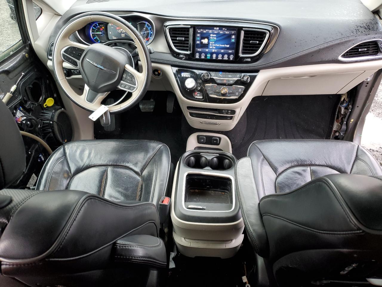 2018 Chrysler Pacifica - Image 8