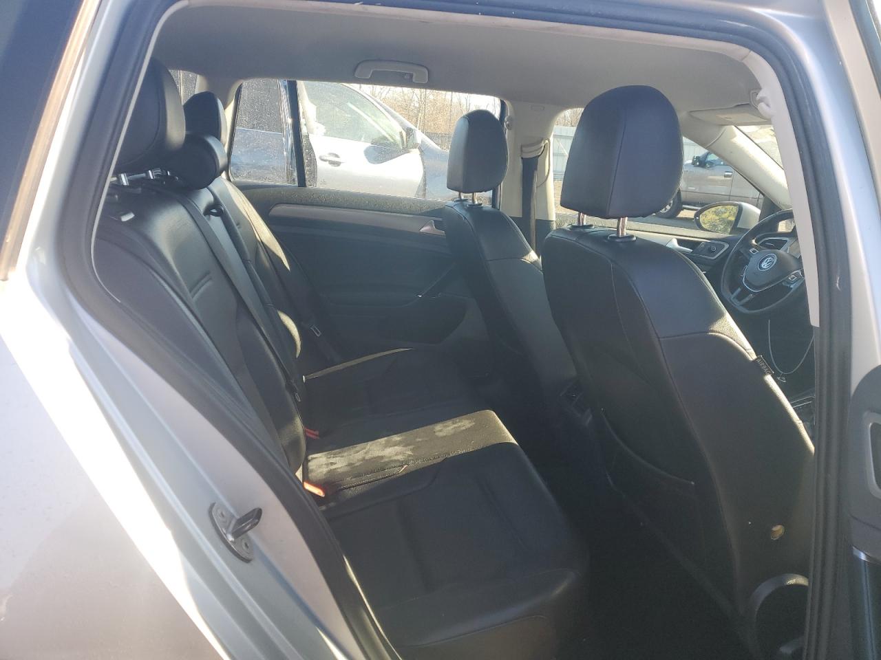 2015 Volkswagen Golf - Image 10