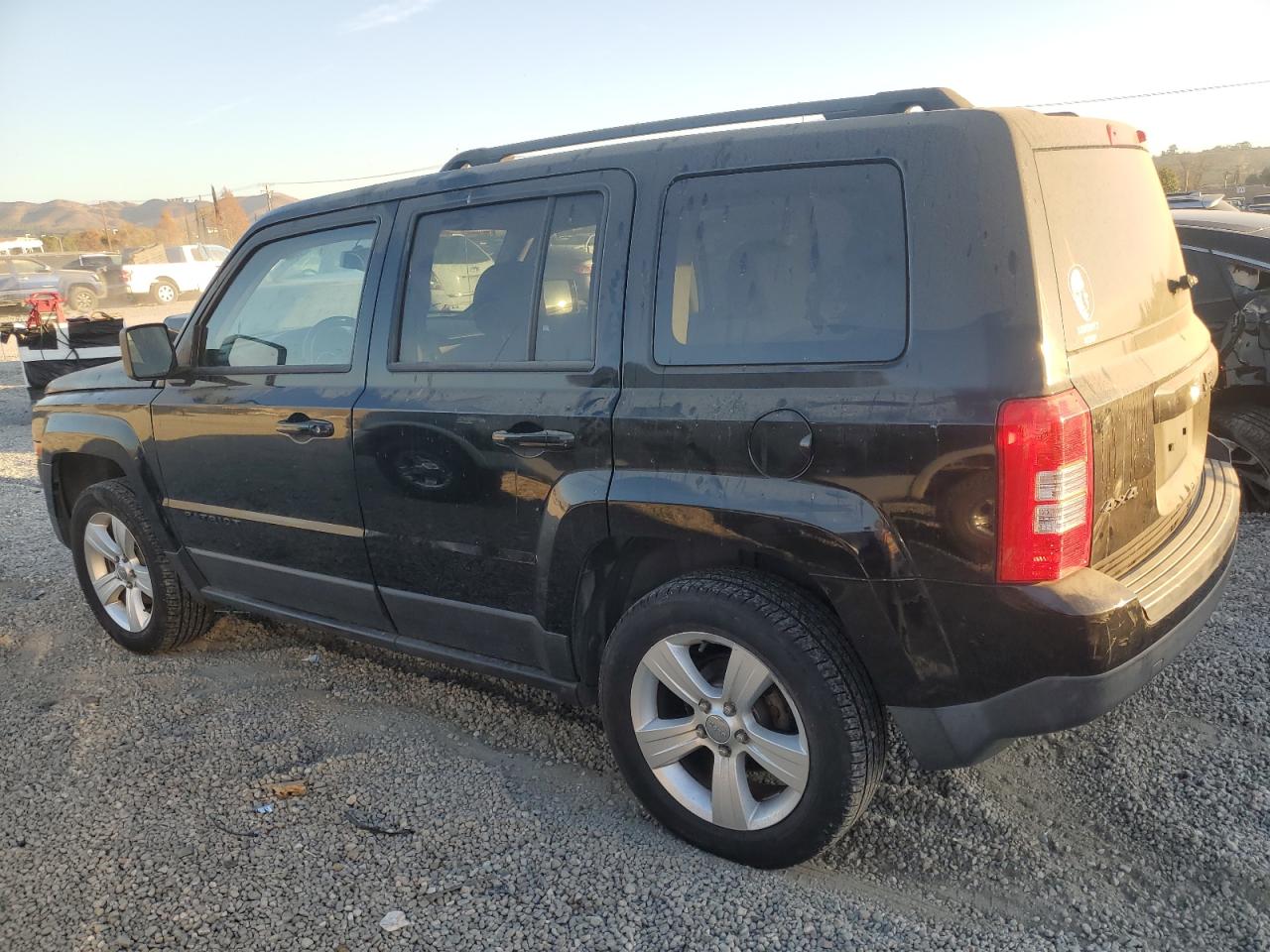 VIN 1C4NJRFB1ED904715 2014 JEEP PATRIOT no.2