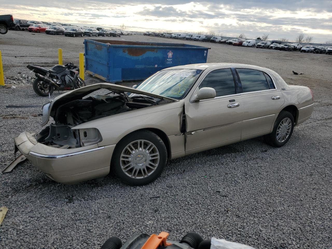 2007 Lincoln Town Car - Image 1