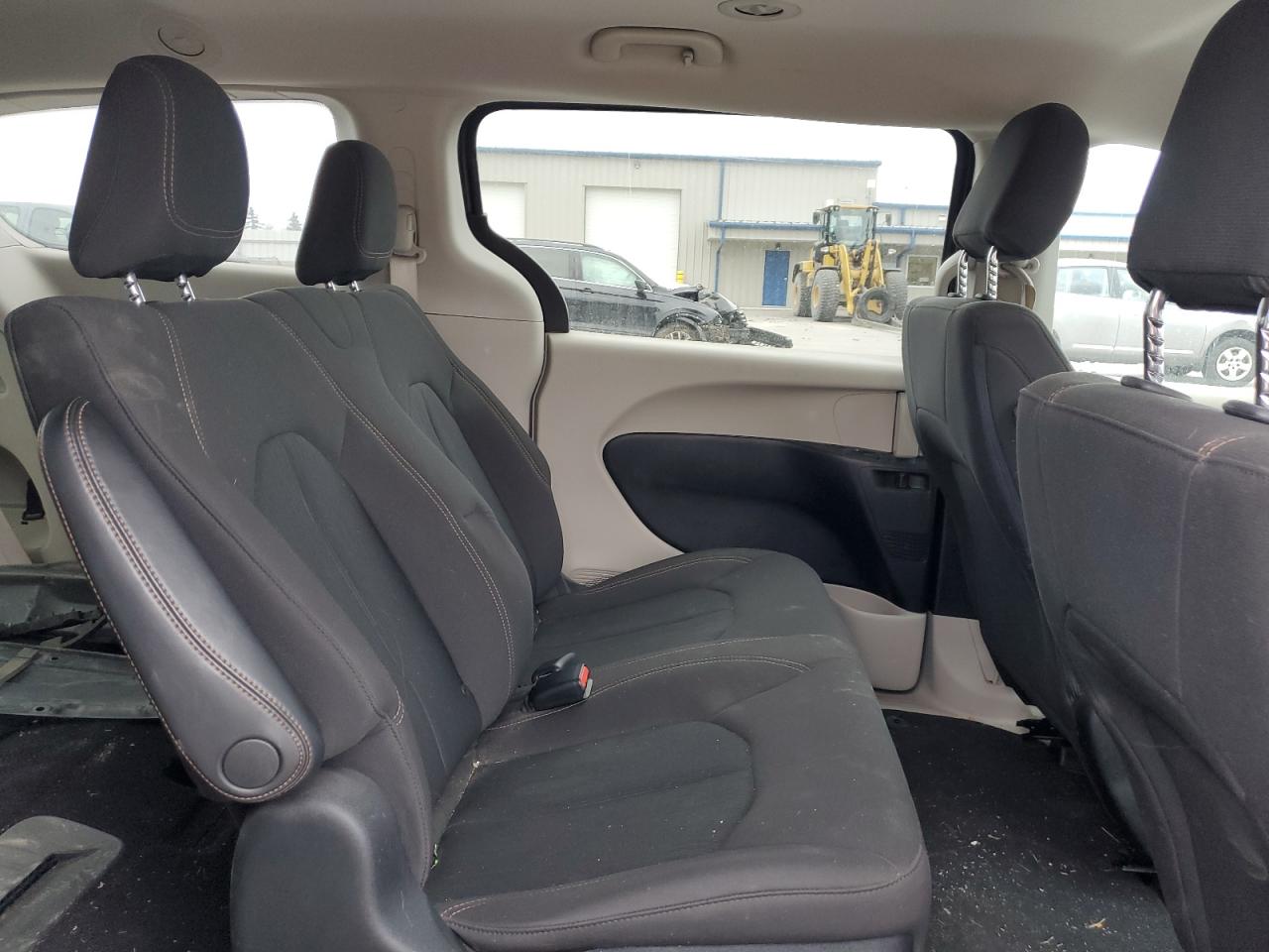 2018 Chrysler Pacifica - Image 11