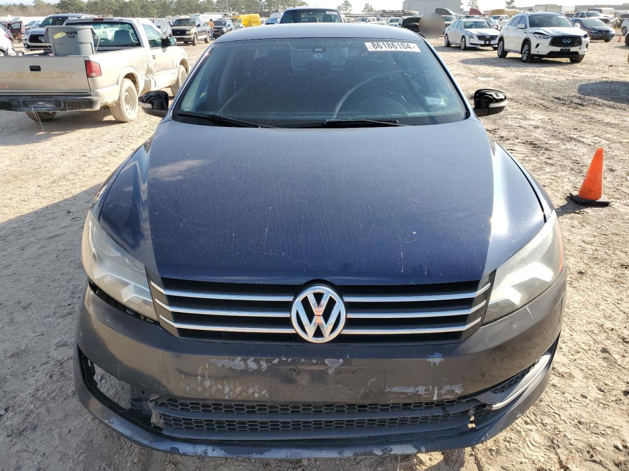 2014 Volkswagen Passat - Image 5