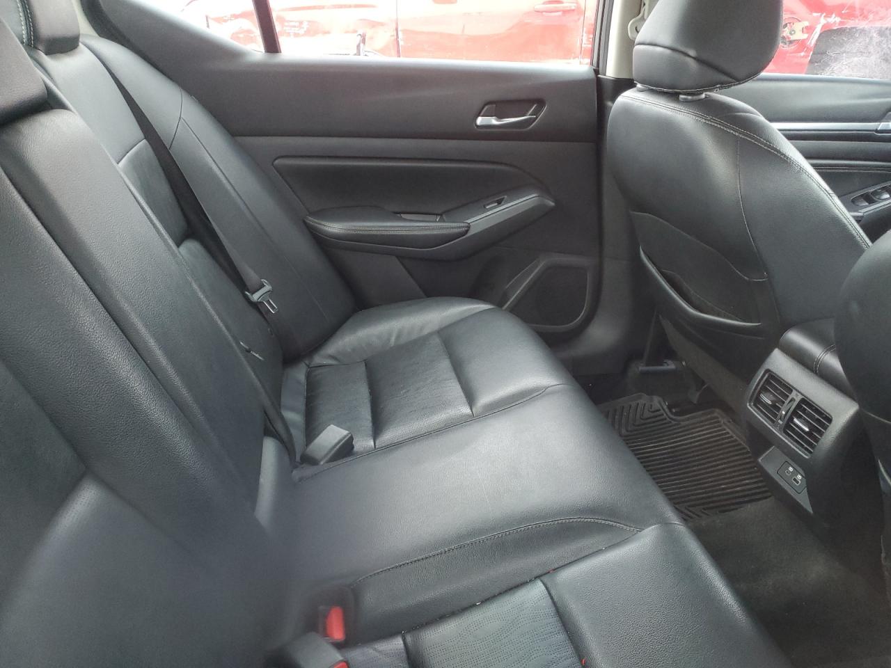 2019 Nissan Altima - Image 10