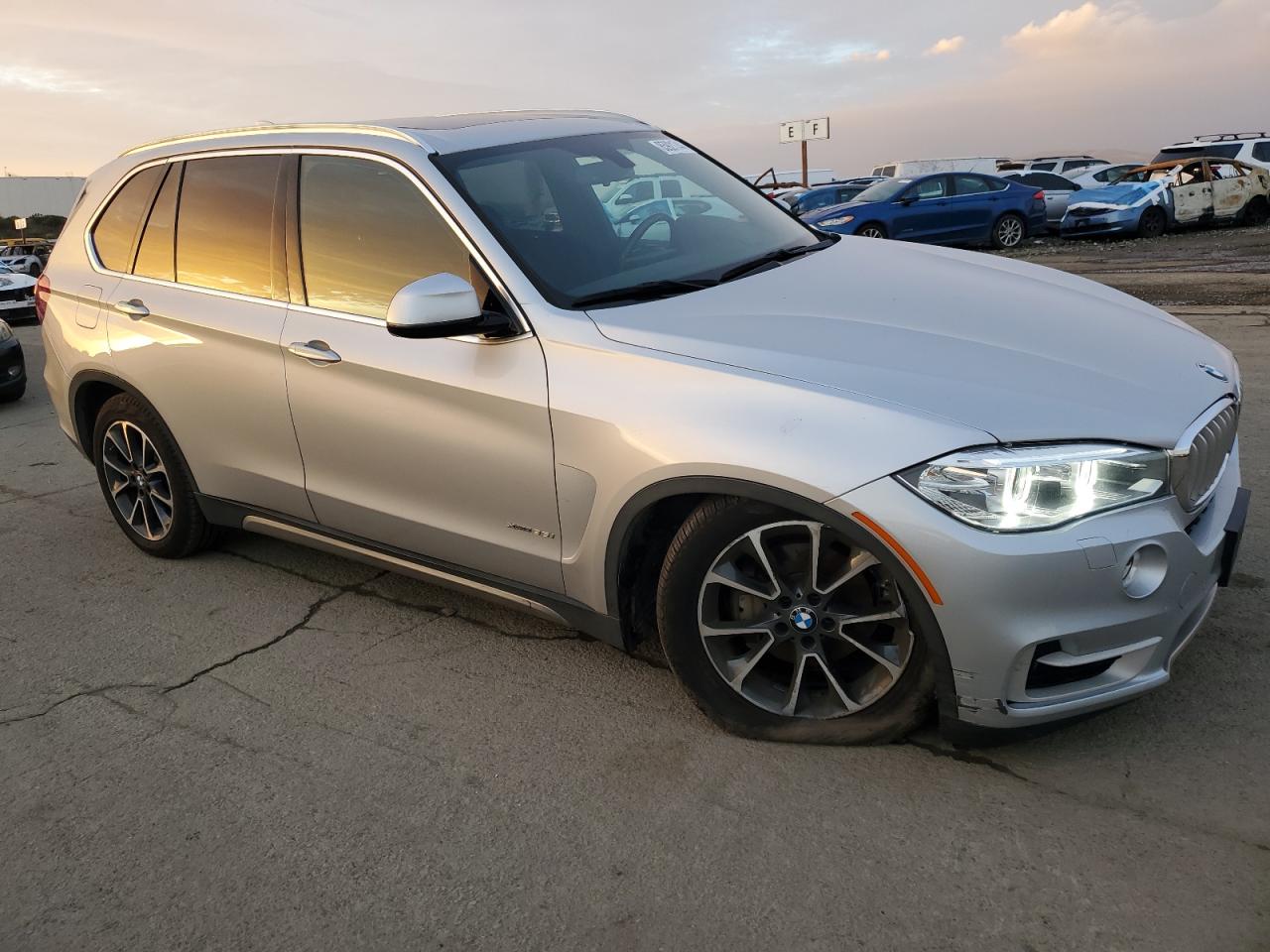 VIN 5UXKR0C30H0V76332 2017 BMW X5 no.4