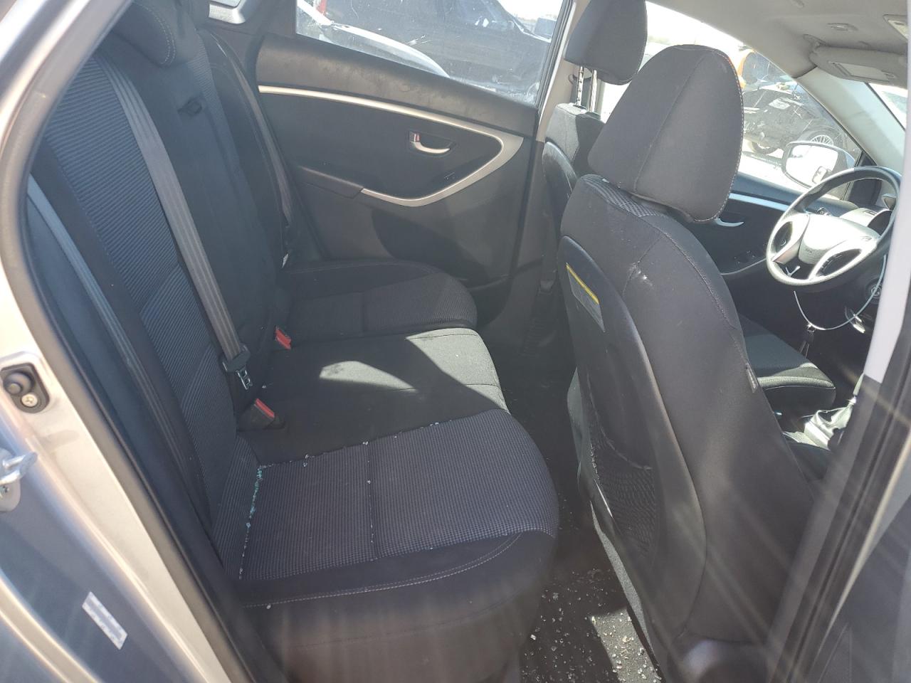 2015 Hyundai Elantra - Image 10