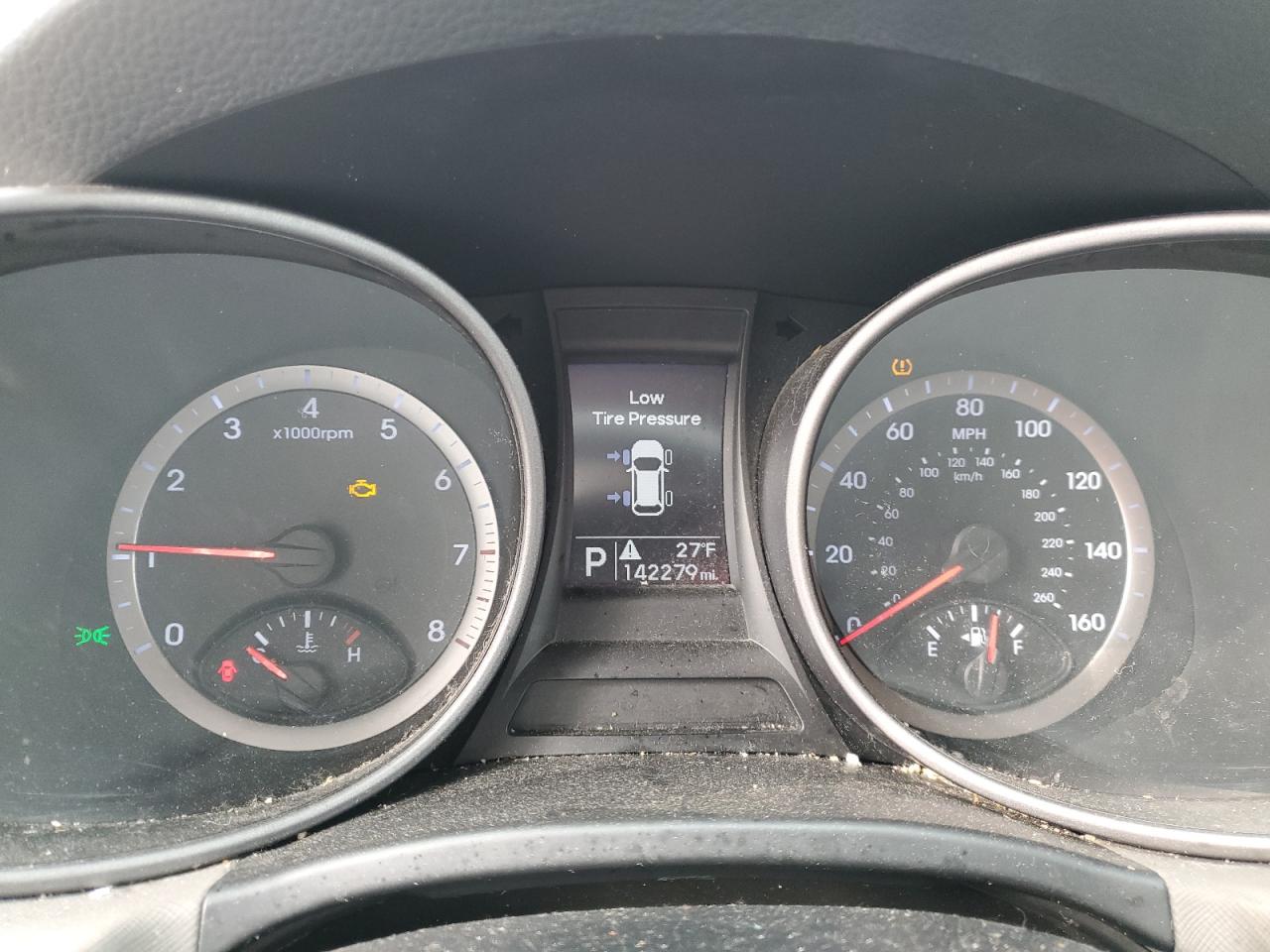 2016 Hyundai Santa Fe - Image 9