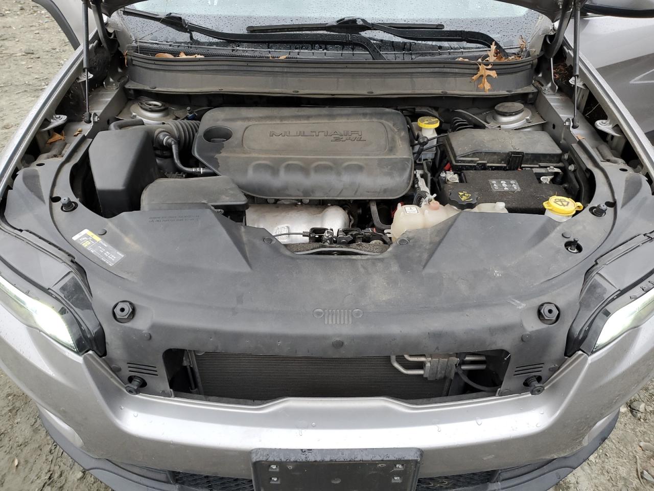 2019 Jeep Grand Cherokee - Image 12