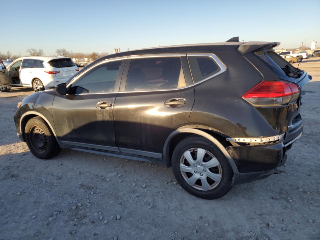 2017 Nissan Rogue - Image 2