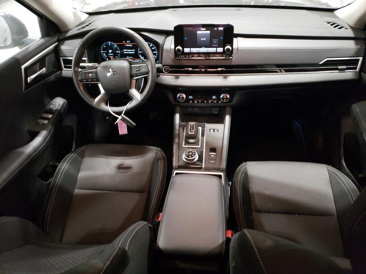 2024 Mitsubishi Outlander - Image 8