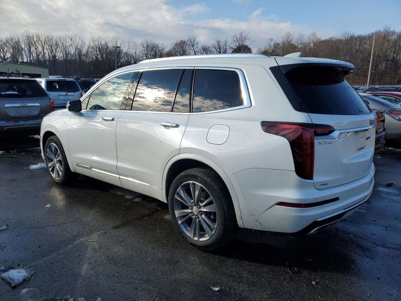2022 Cadillac XT6 - Image 2