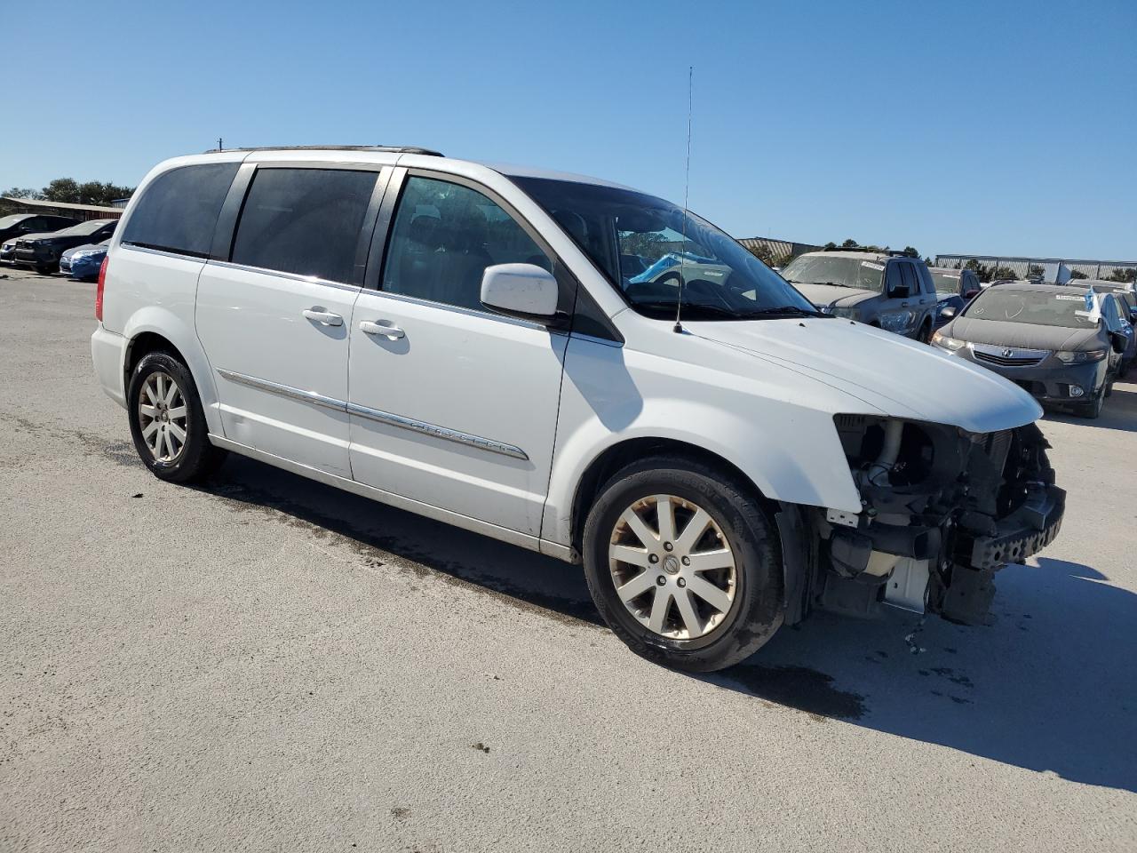2014 Chrysler Town & Country - Image 4