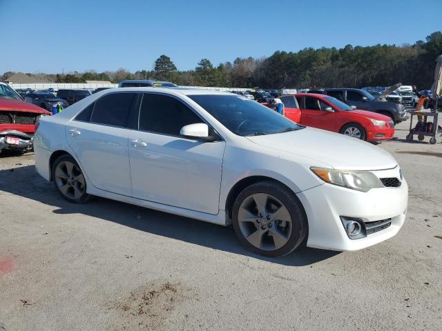 Sedans TOYOTA CAMRY 2014 Biały