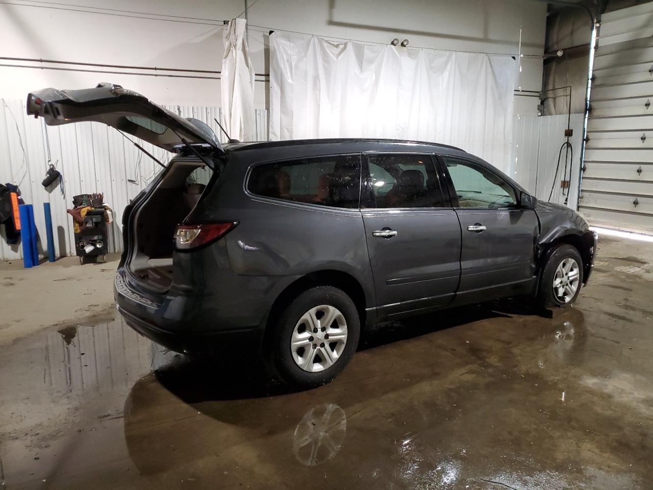 2014 Chevrolet Traverse - Image 3