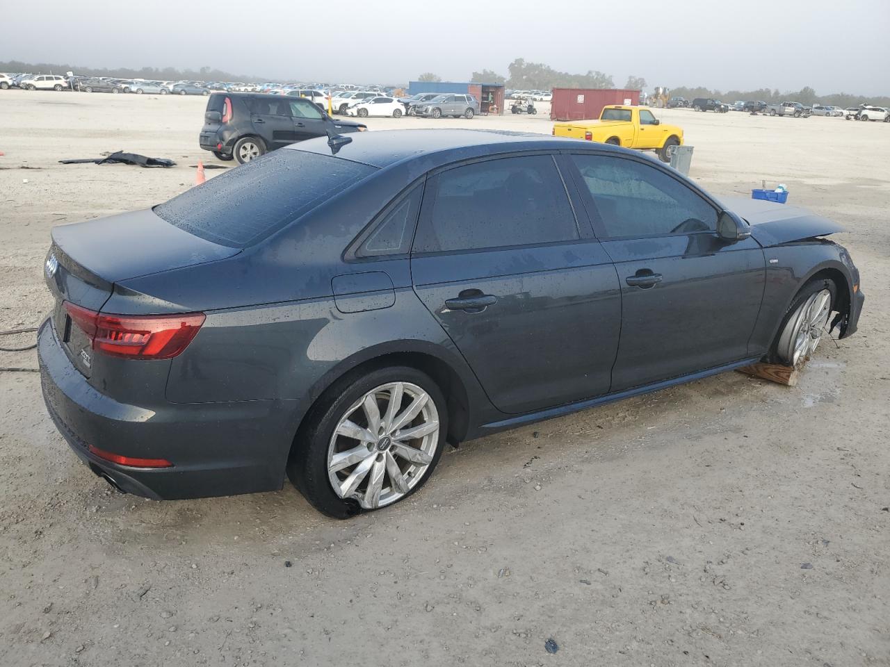 VIN WAUKMAF40JN000174 2018 AUDI A4 no.3