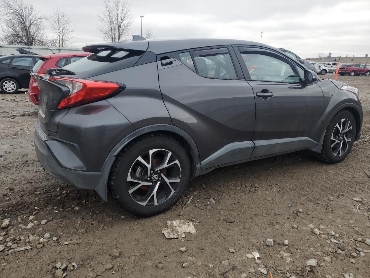 VIN NMTKHMBX5JR028747 2018 TOYOTA C-HR no.3