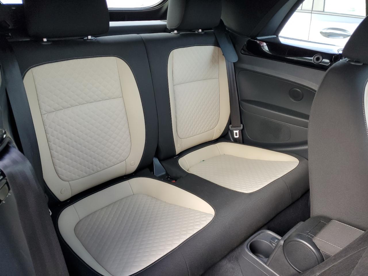2019 Volkswagen Beetle - Image 11