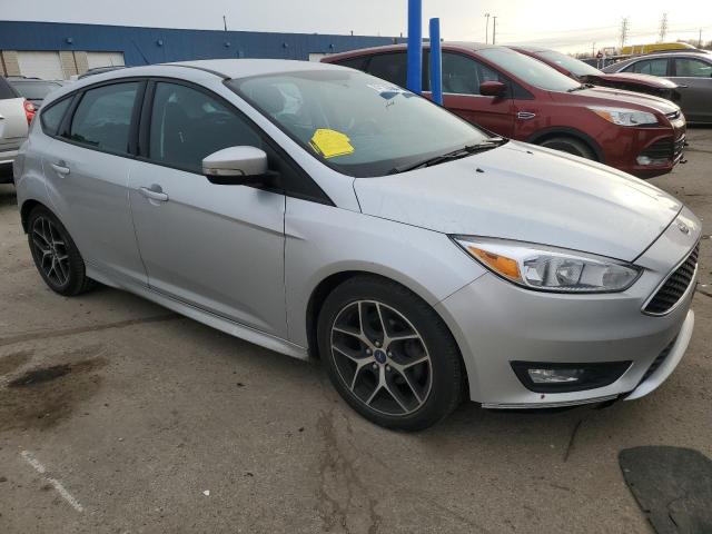 Hatchbacks FORD FOCUS 2016 Srebrny