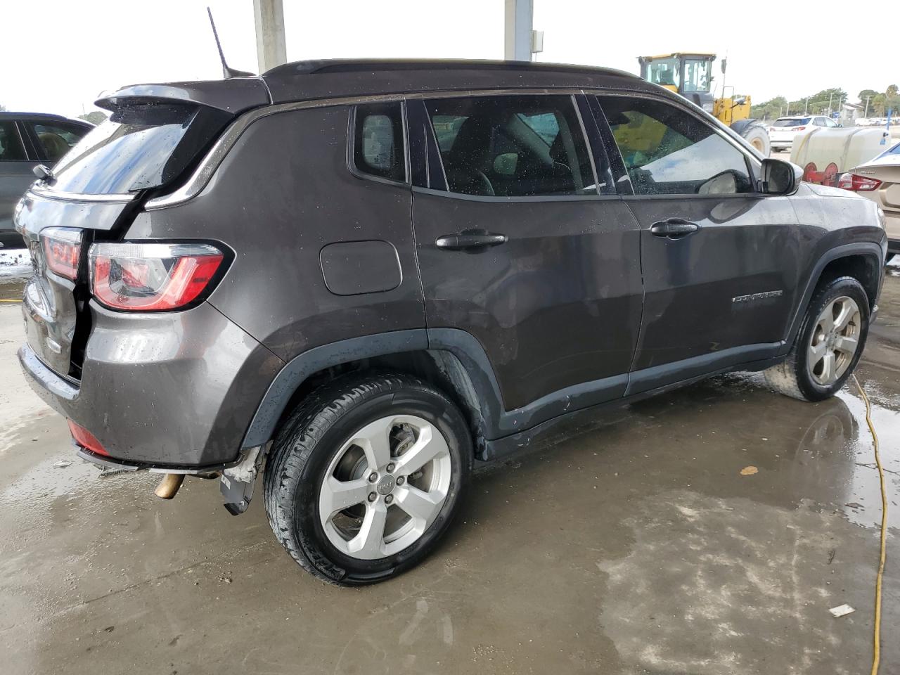 VIN 3C4NJDBB1JT418855 2018 JEEP COMPASS no.3