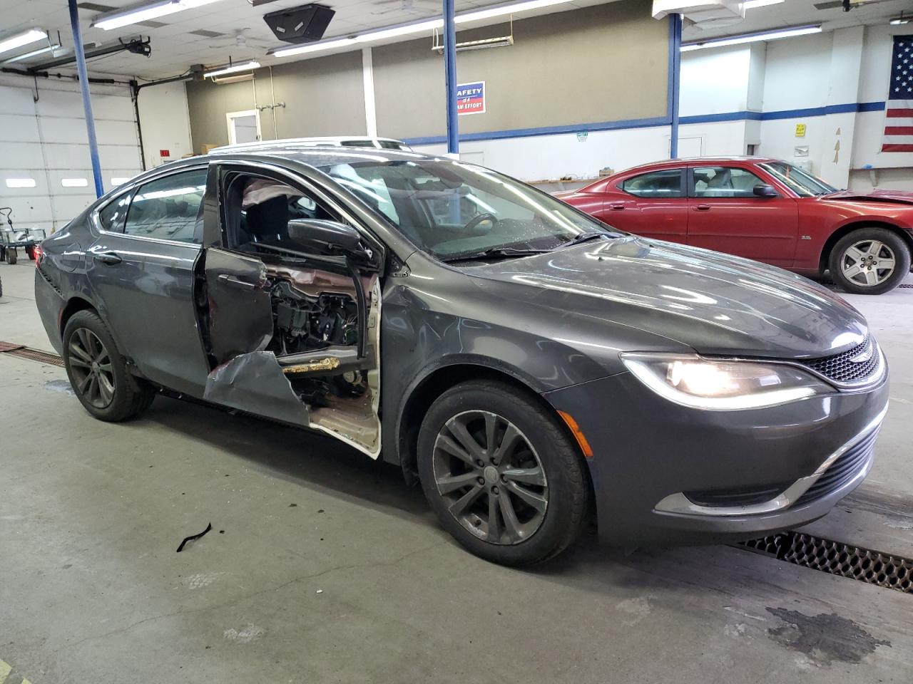 VIN 1C3CCCAB3FN677162 2015 CHRYSLER 200 no.4