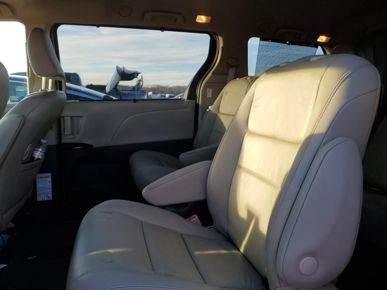 2020 Toyota Sienna - Image 11