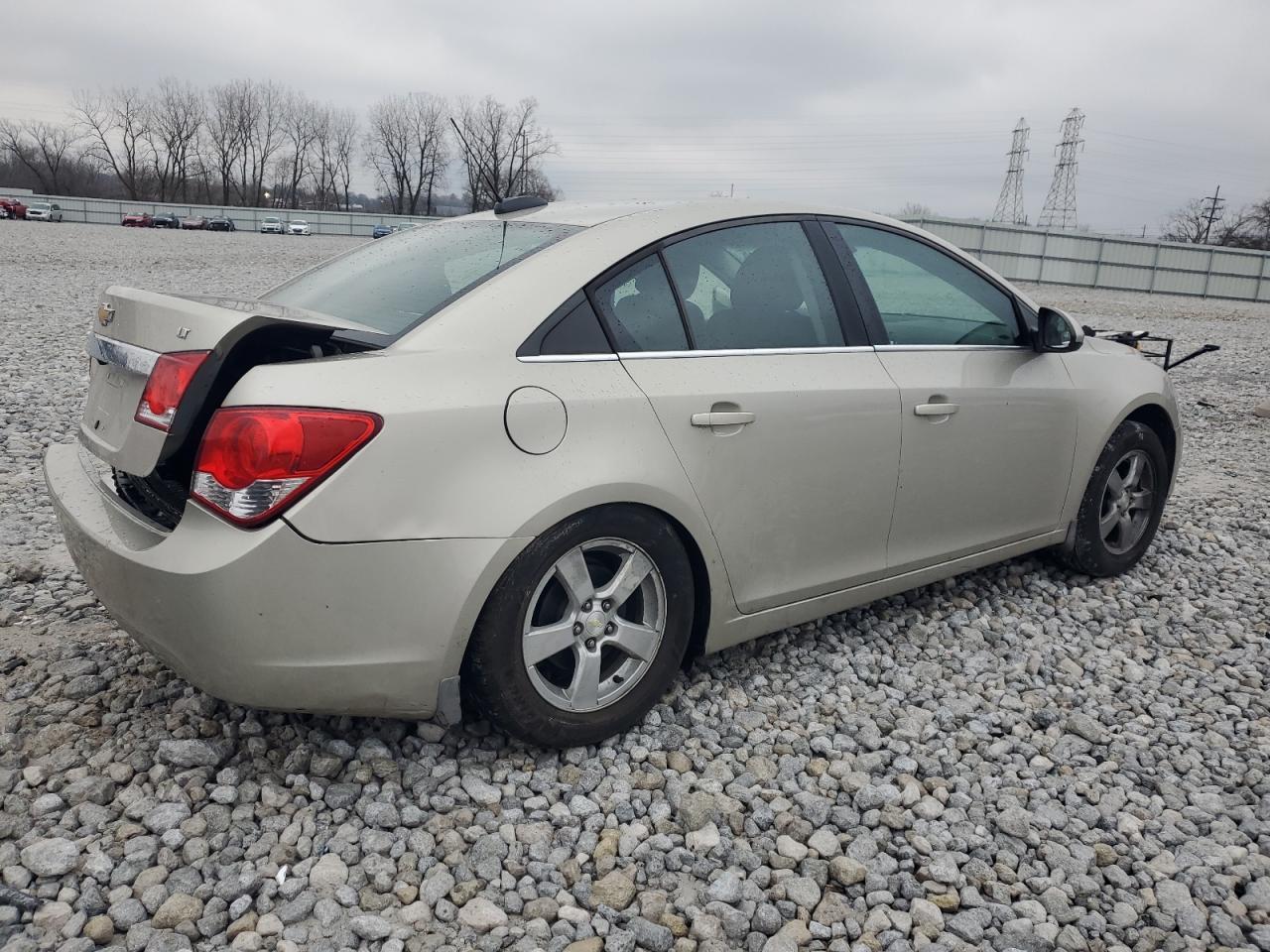 VIN 1G1PE5SB5G7166732 2016 CHEVROLET CRUZE no.3